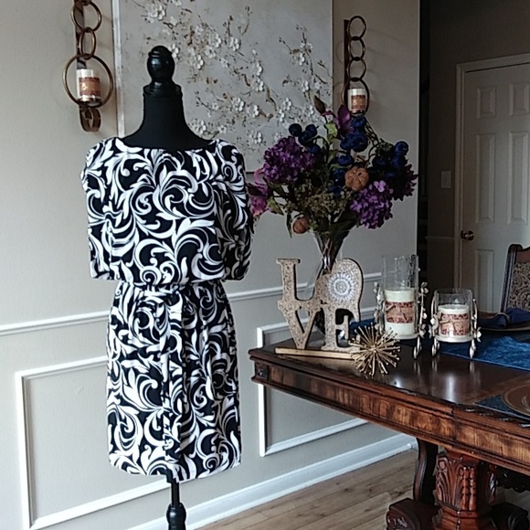 NWOT Black And White Belted Mini Dress By Enfocus Studio. Size 6 - Picture 9 of 17